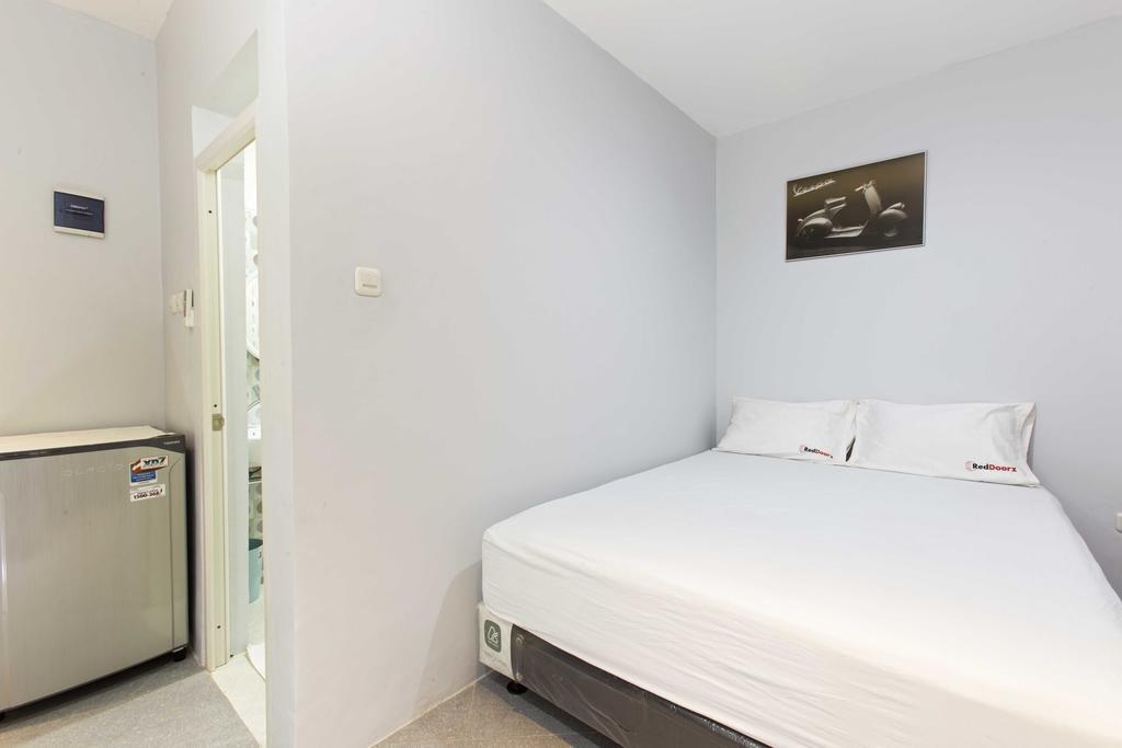 Guest house Reddoorz Near Arteri Indah Jakarta