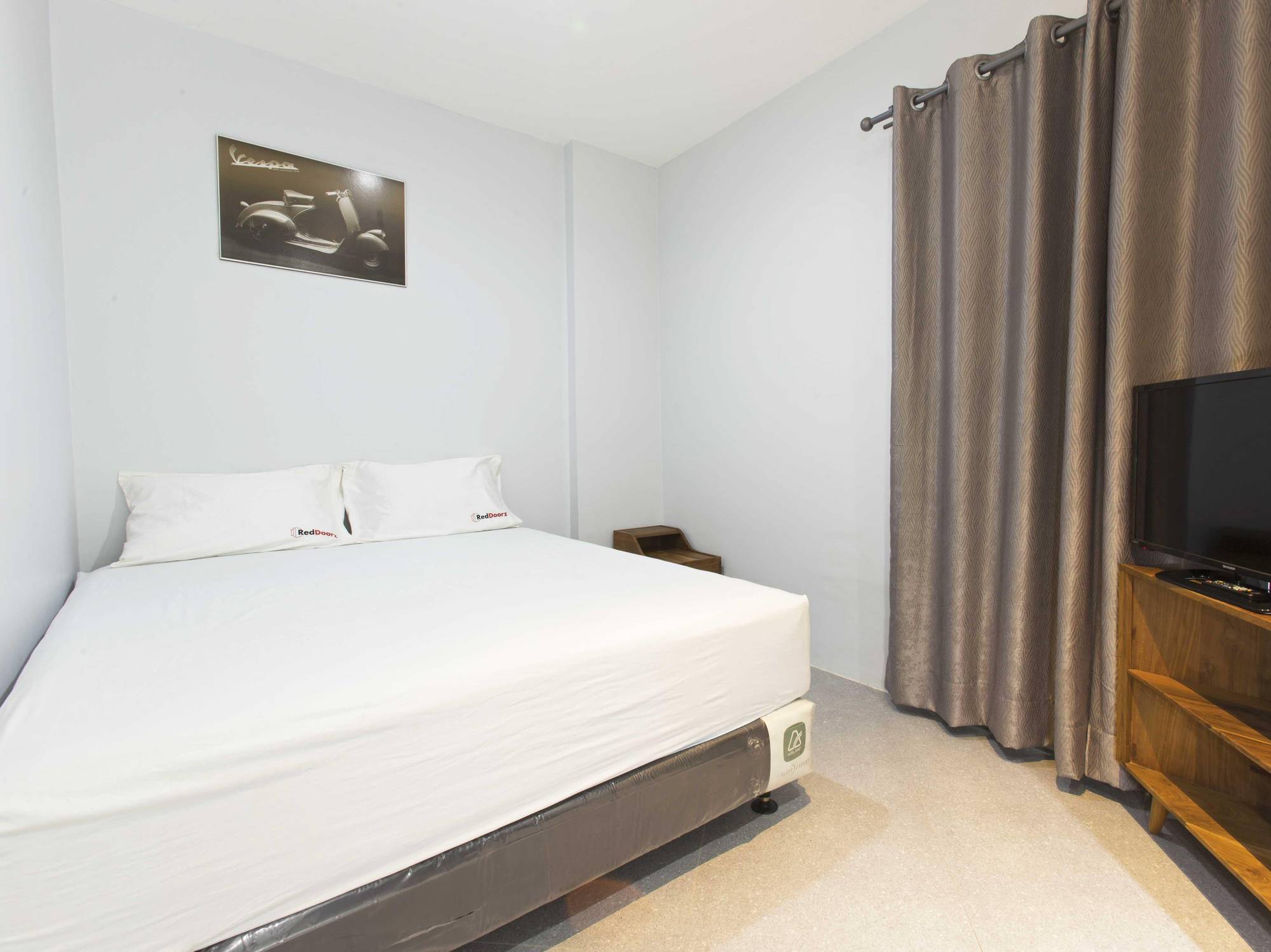 Guest house Reddoorz Near Arteri Indah Jakarta